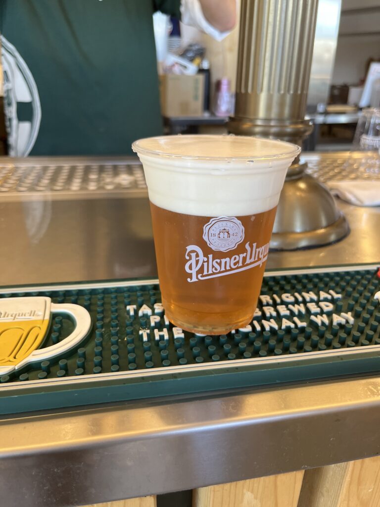 万博チェコ館で提供されているビールの写真